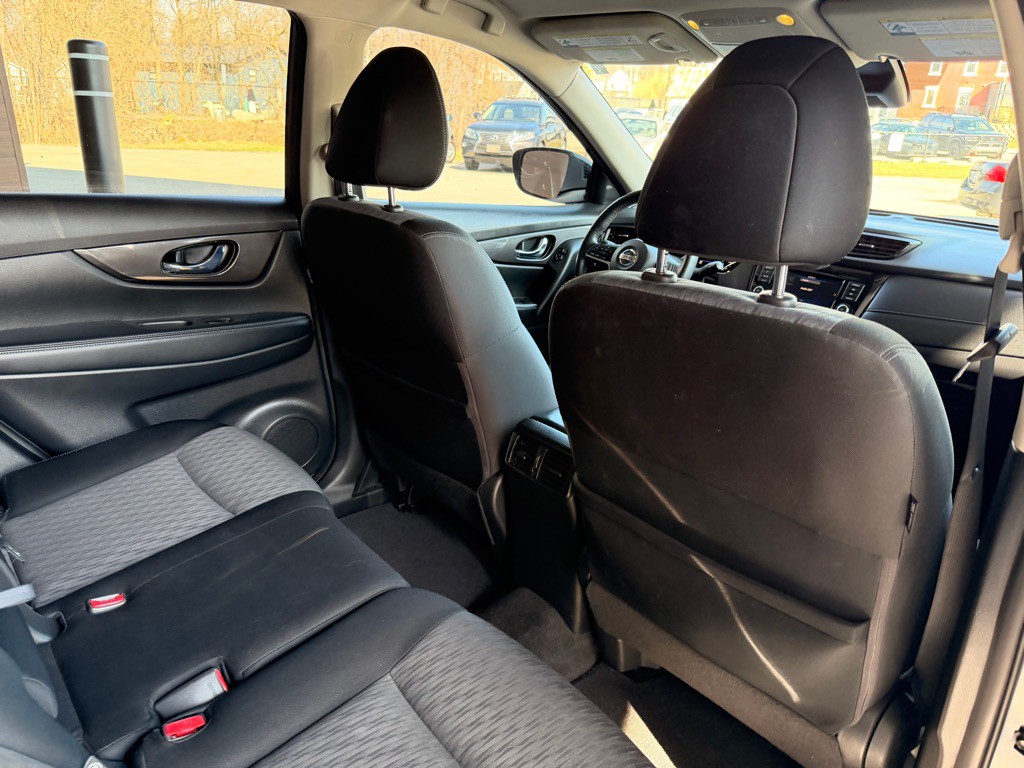 2019 Nissan Rogue Image 14