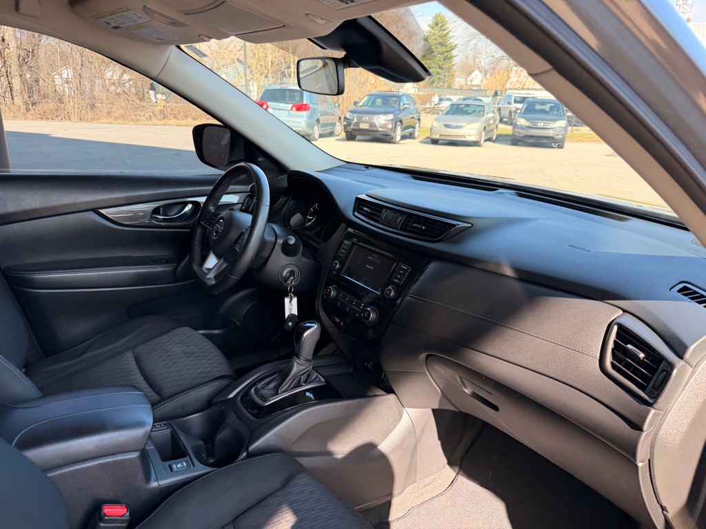 2019 Nissan Rogue Image 16