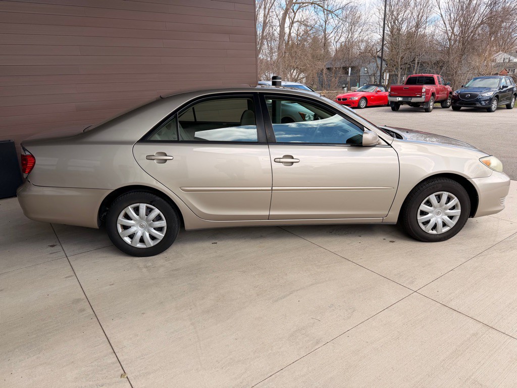 2005 Toyota Camry Image 8