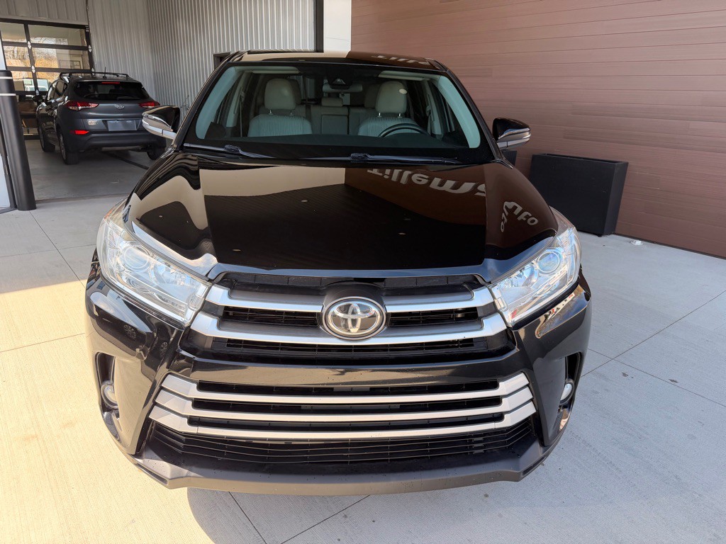2019 Toyota Highlander Image 2