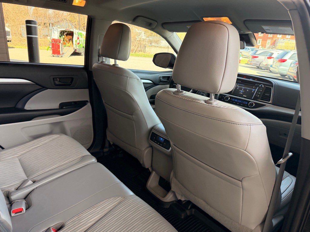 2019 Toyota Highlander Image 16