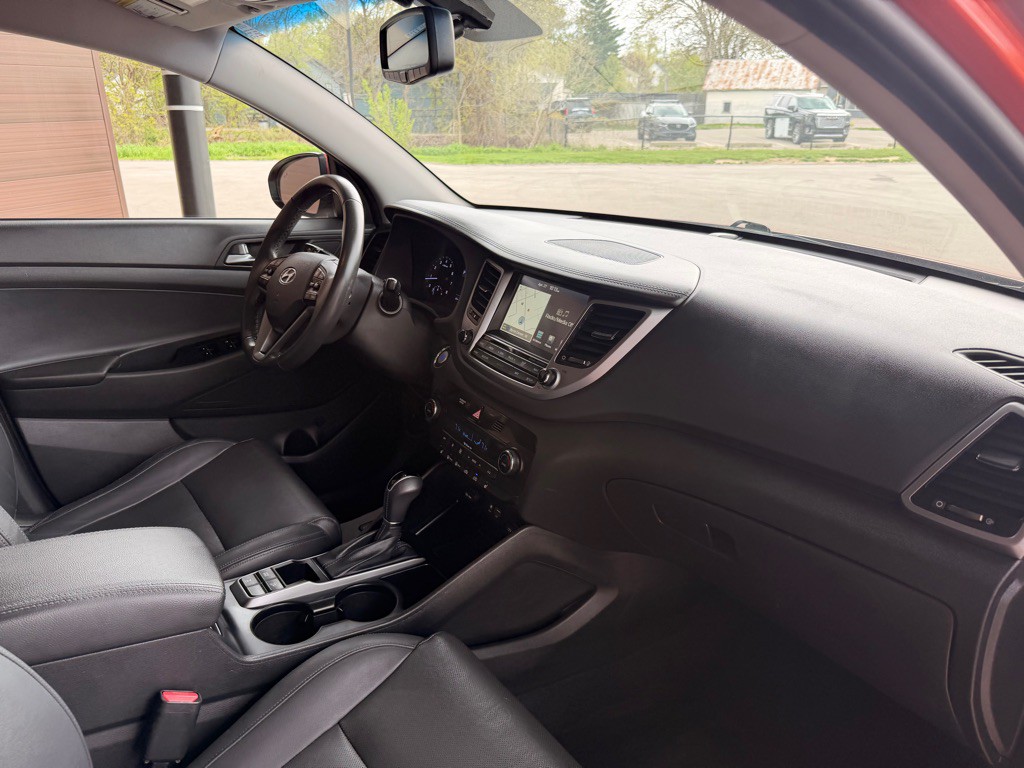 2016 Hyundai Tucson Image 16