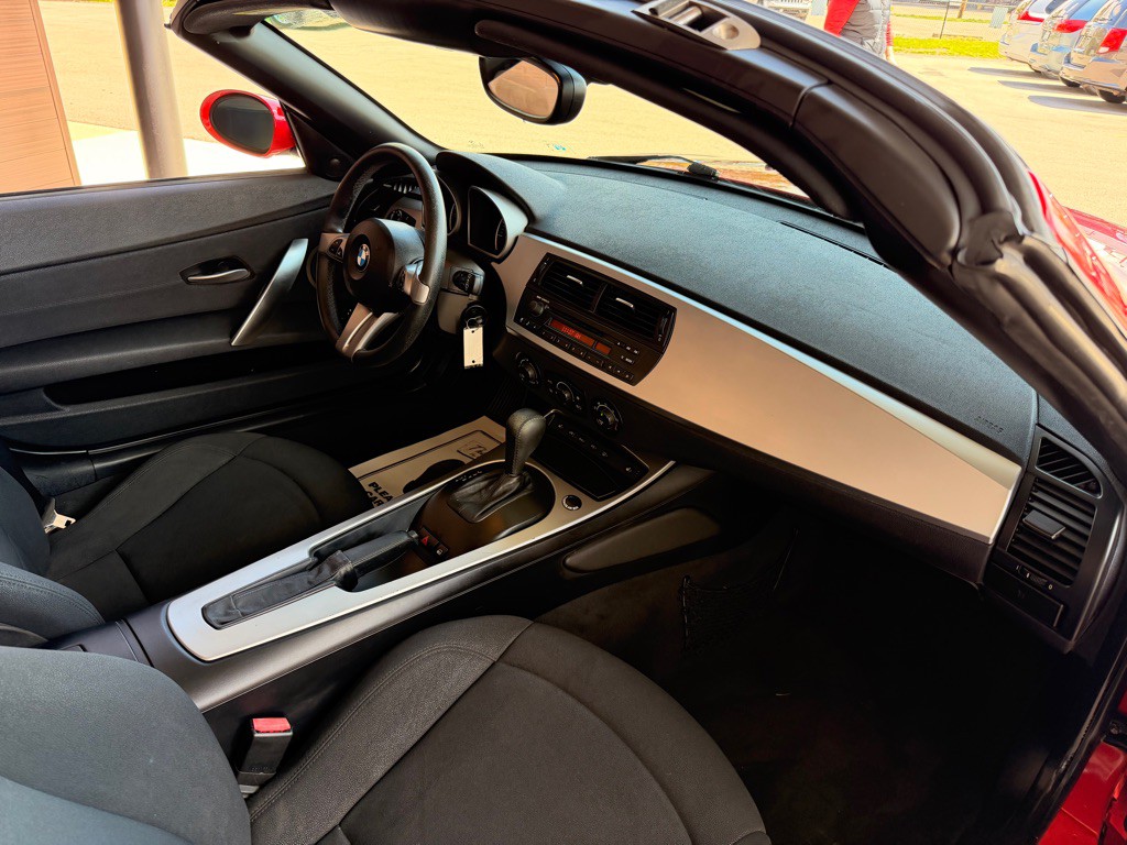2005 BMW Z4 Image 11