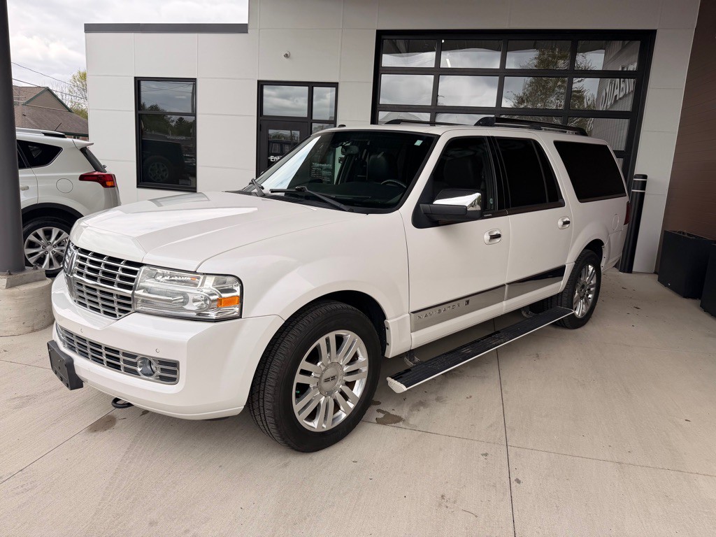 2013 Lincoln Navigator Image 3