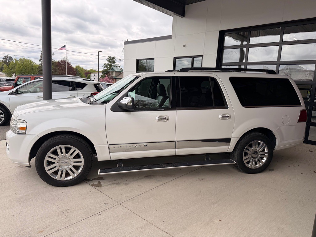 2013 Lincoln Navigator Image 4