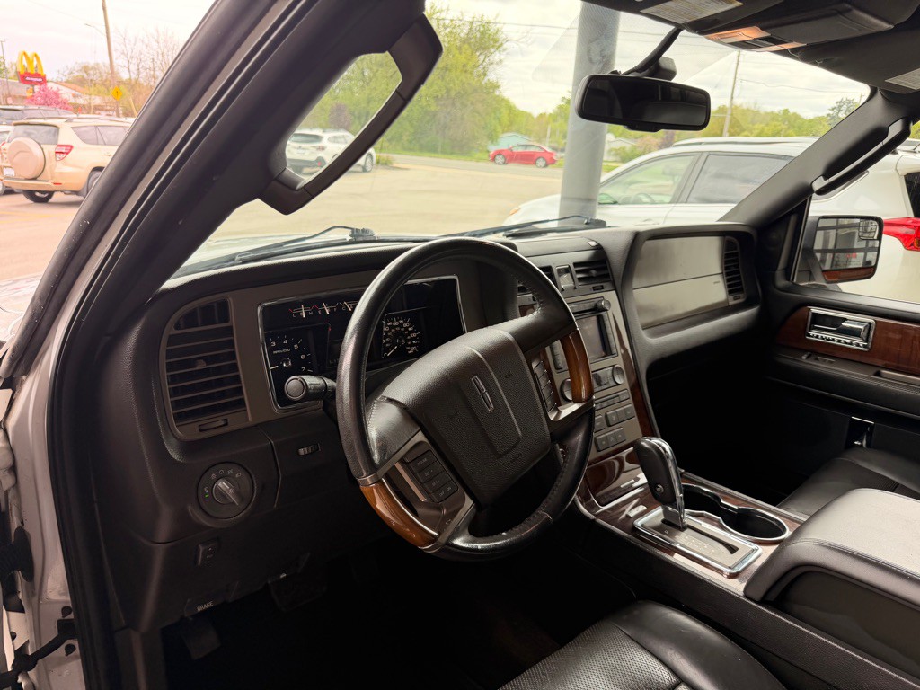 2013 Lincoln Navigator Image 9