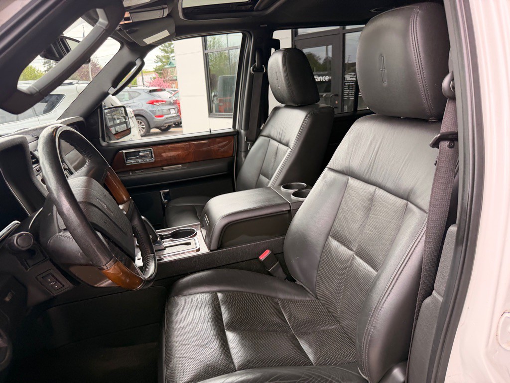 2013 Lincoln Navigator Image 10