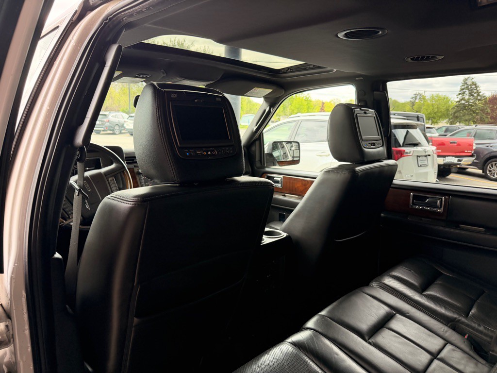 2013 Lincoln Navigator Image 11