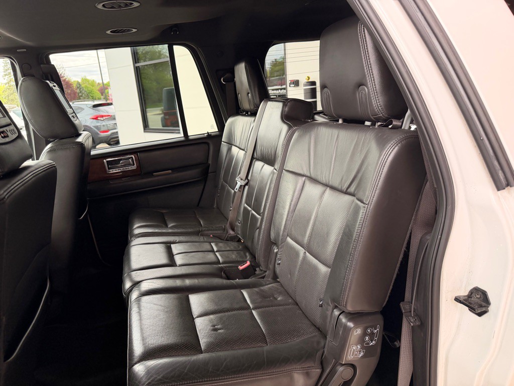 2013 Lincoln Navigator Image 12