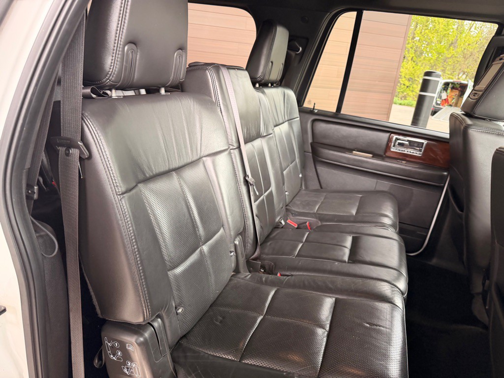 2013 Lincoln Navigator Image 16