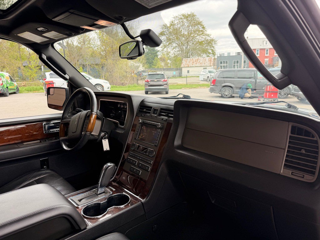 2013 Lincoln Navigator Image 18