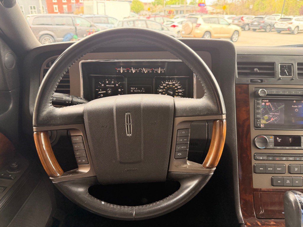 2013 Lincoln Navigator Image 21