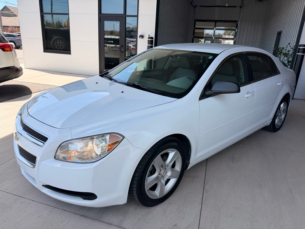 2010 Chevrolet Malibu Image 3