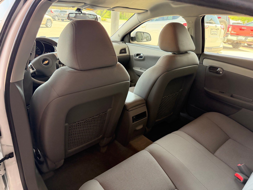 2010 Chevrolet Malibu Image 11