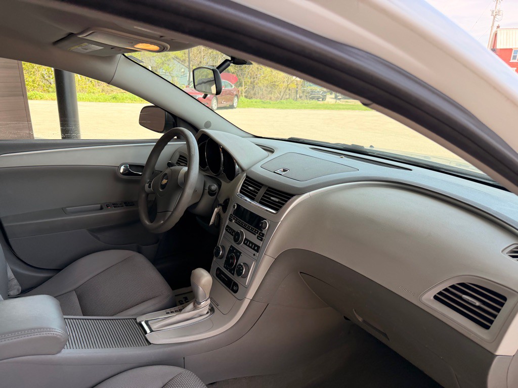 2010 Chevrolet Malibu Image 15