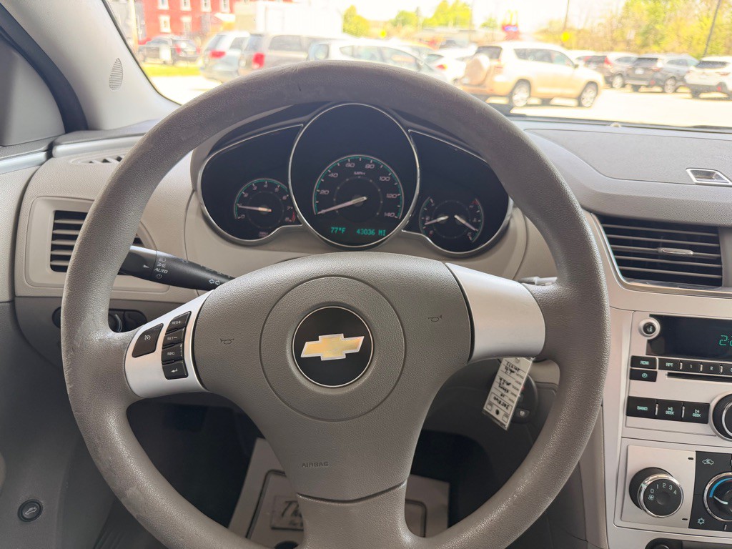 2010 Chevrolet Malibu Image 18