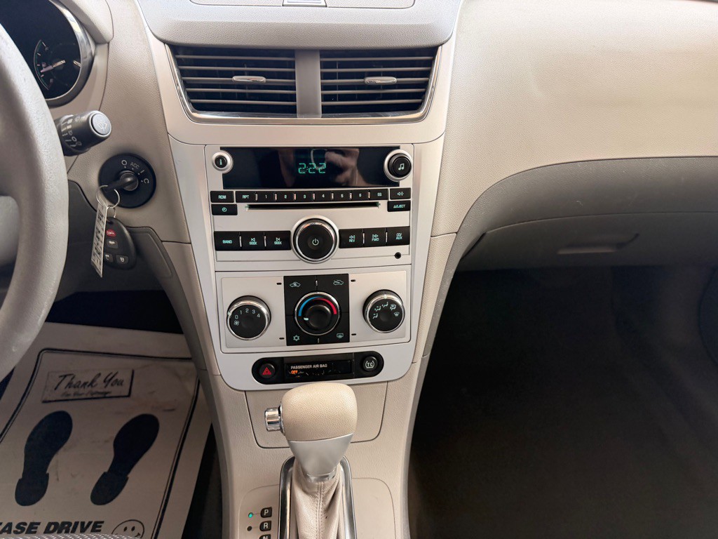 2010 Chevrolet Malibu Image 21