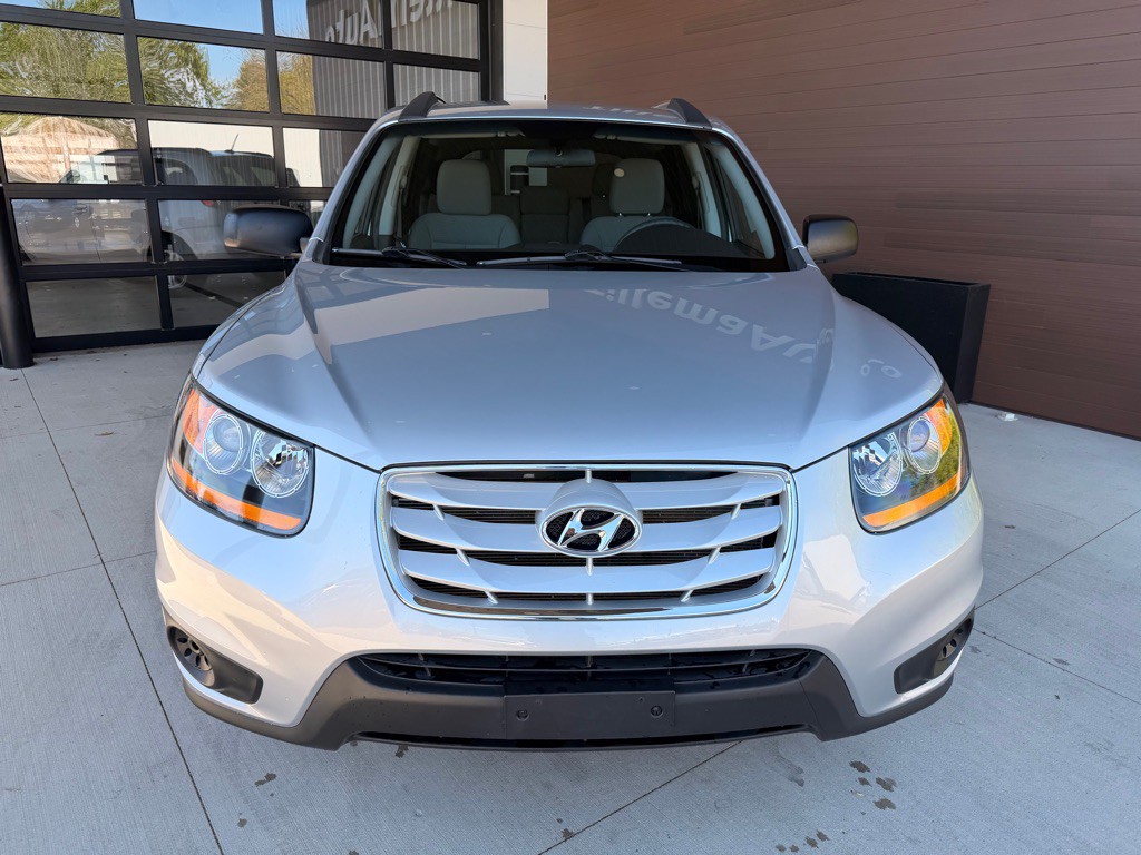 2010 Hyundai Santa Fe Image 2