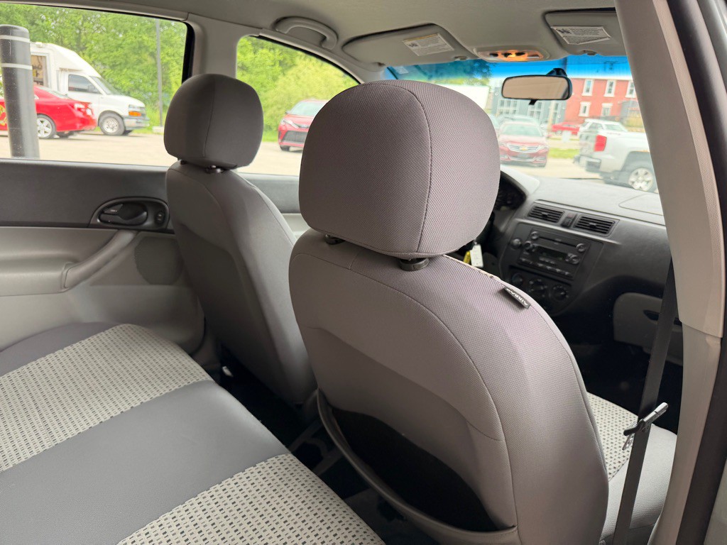 2006 Ford Focus Image 13