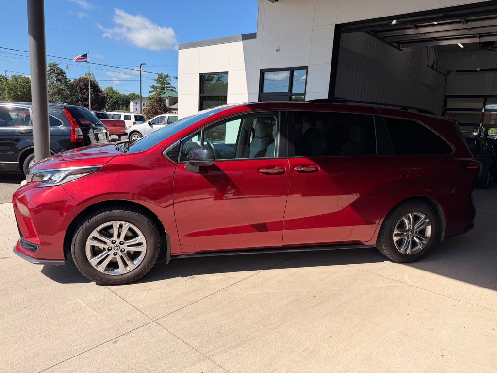 2022 Toyota Sienna Image 4