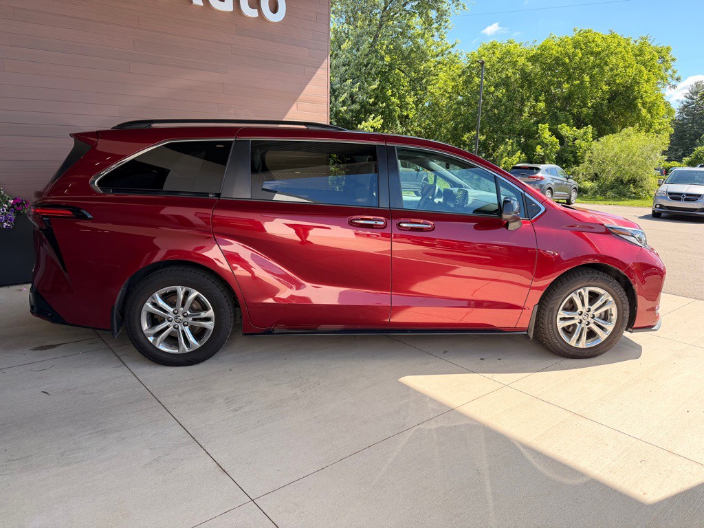 2022 Toyota Sienna Image 8