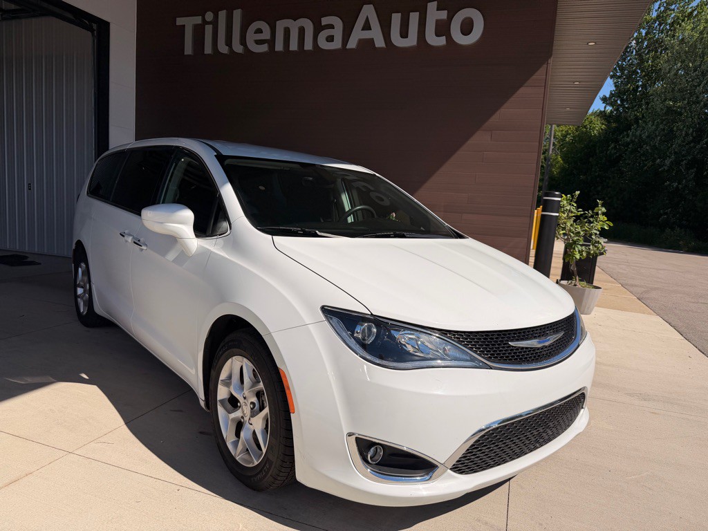 2018 Chrysler Pacifica Image 1