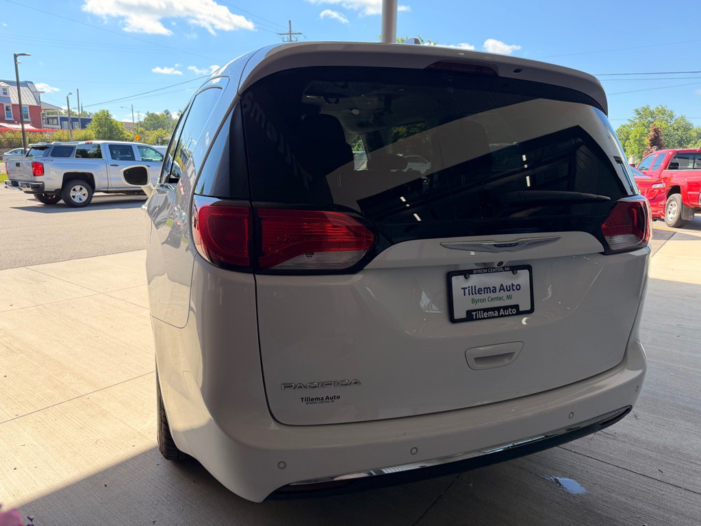 2018 Chrysler Pacifica Image 5