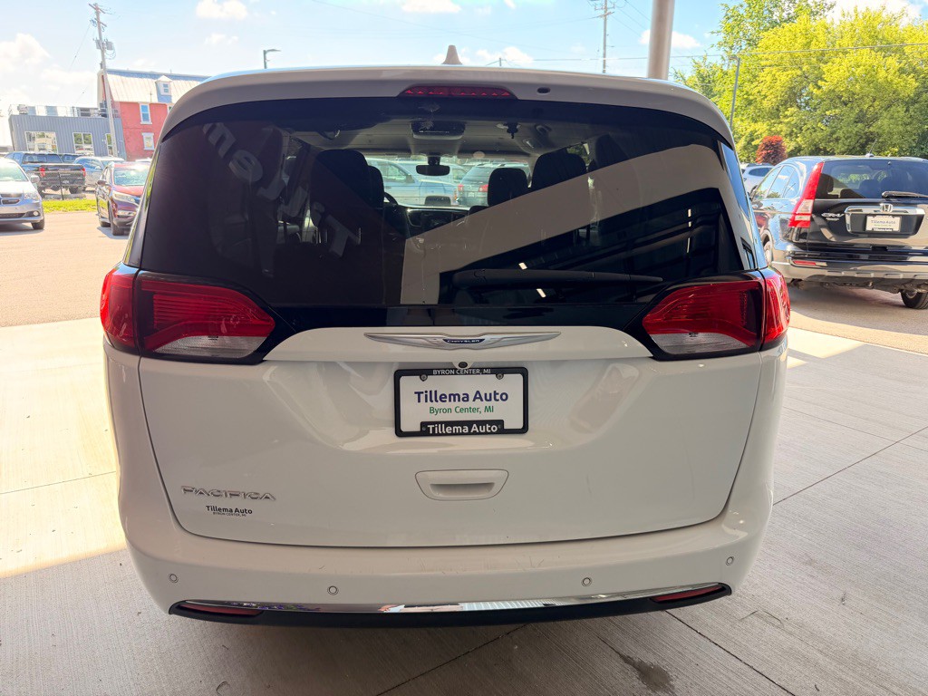 2018 Chrysler Pacifica Image 6