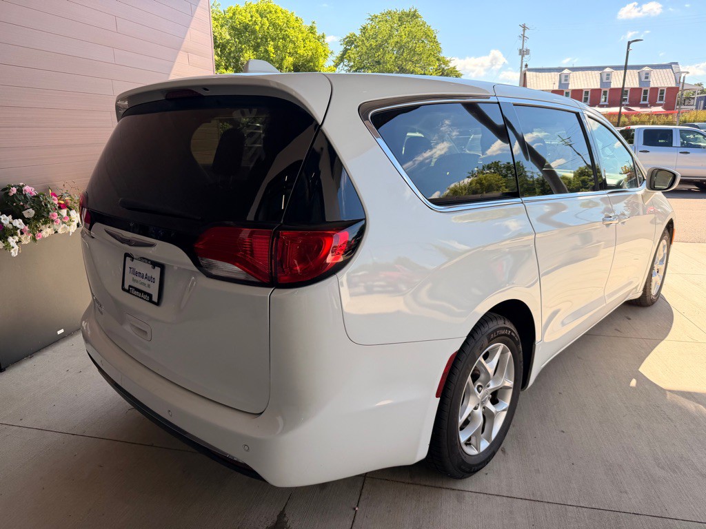 2018 Chrysler Pacifica Image 7