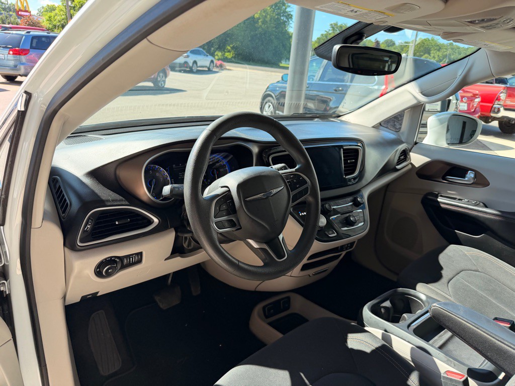2018 Chrysler Pacifica Image 9