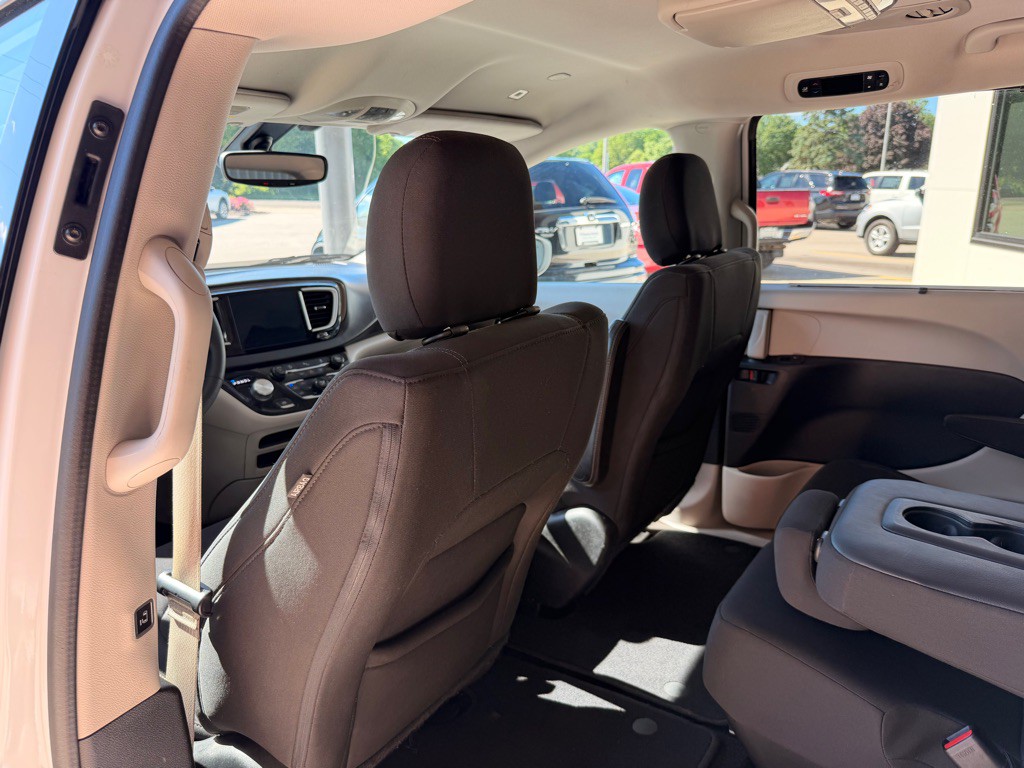 2018 Chrysler Pacifica Image 11