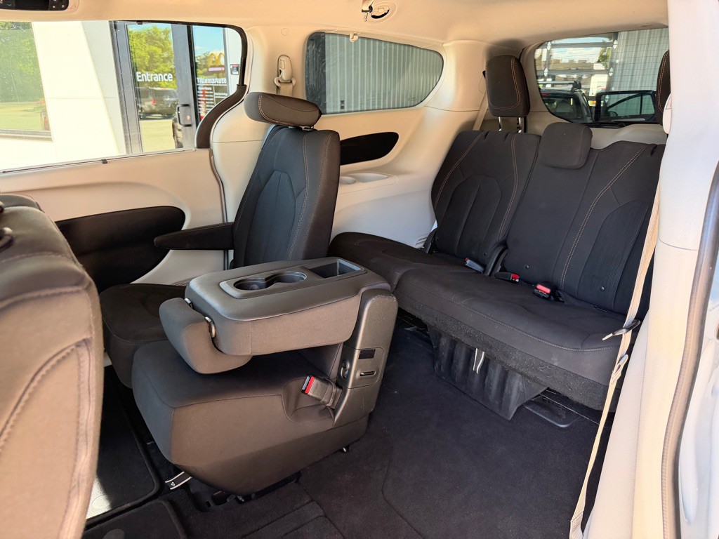 2018 Chrysler Pacifica Image 12