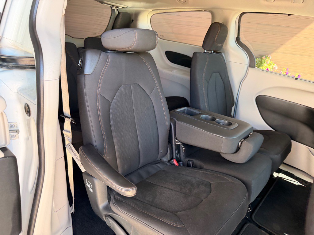 2018 Chrysler Pacifica Image 16