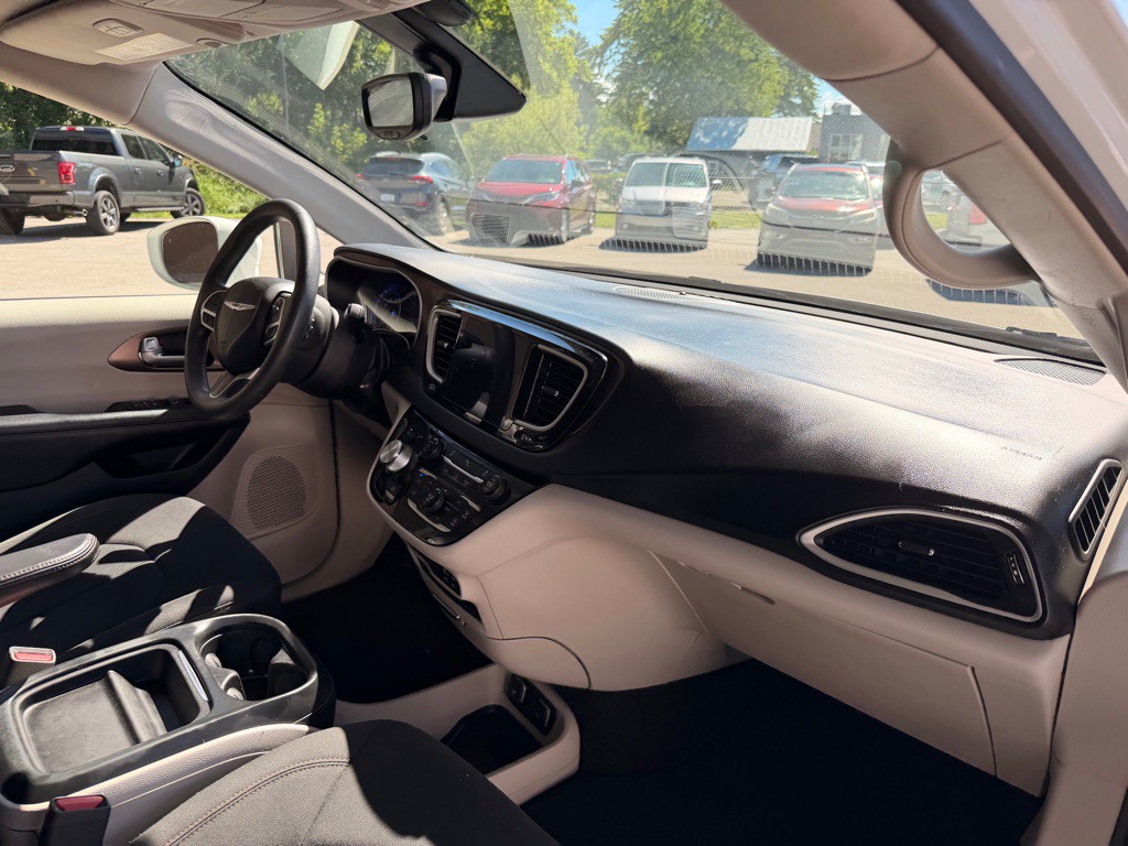 2018 Chrysler Pacifica Image 18
