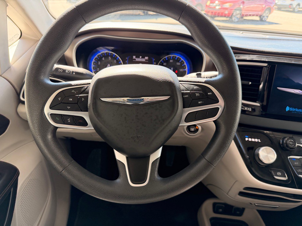 2018 Chrysler Pacifica Image 21