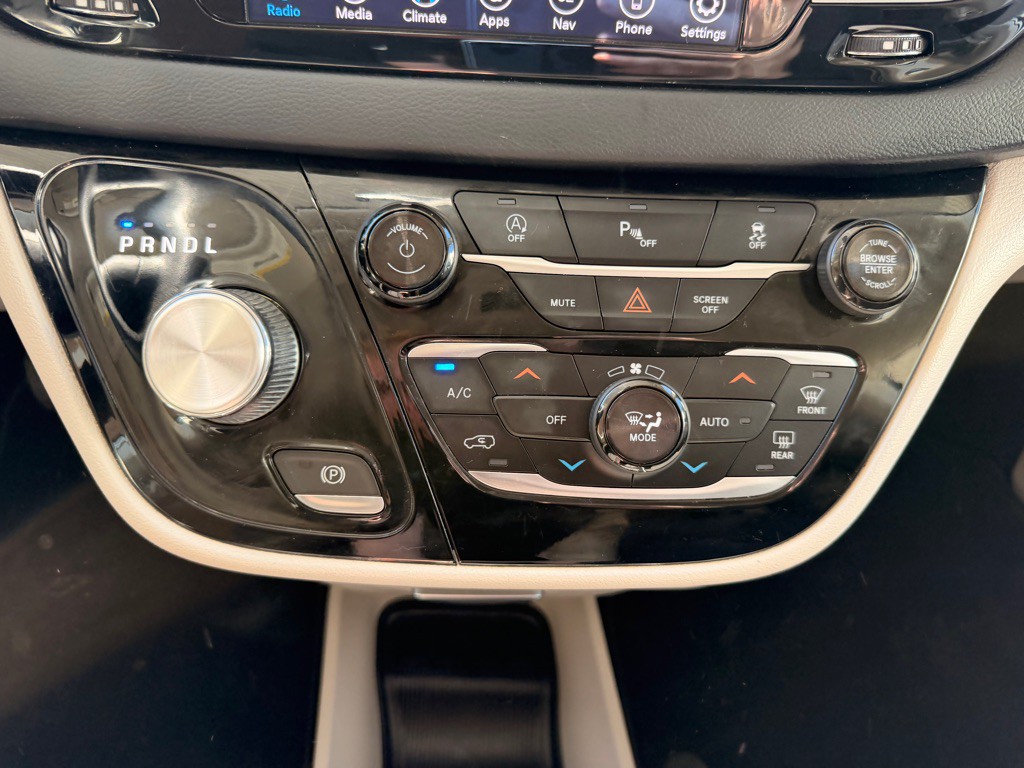 2018 Chrysler Pacifica Image 27