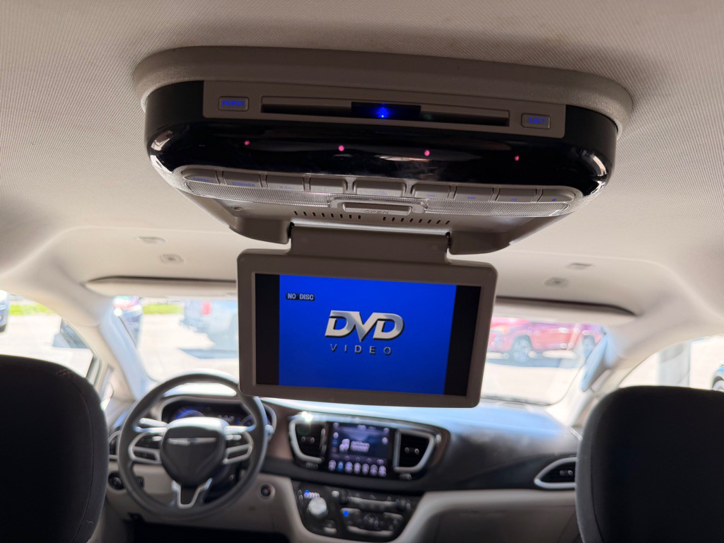 2018 Chrysler Pacifica Image 28
