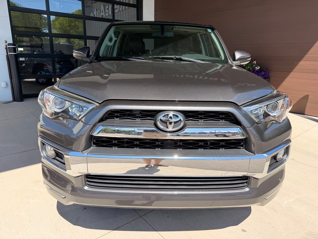 2016 Toyota 4Runner Image 2