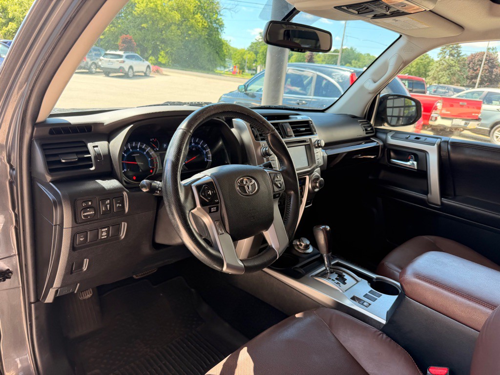 2016 Toyota 4Runner Image 9