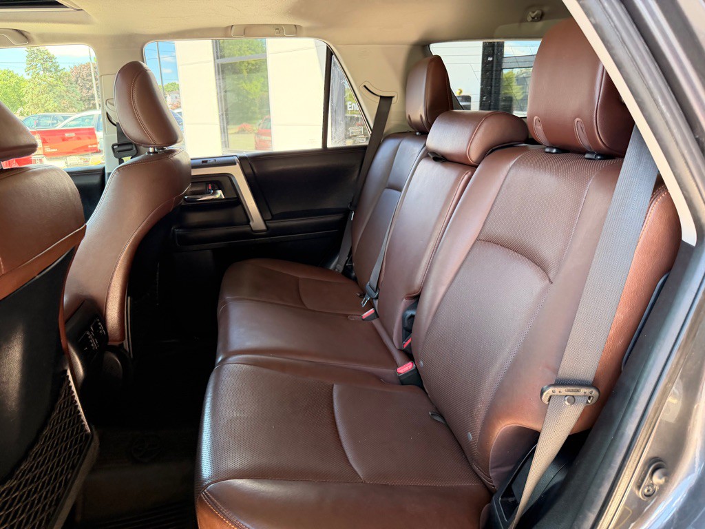 2016 Toyota 4Runner Image 12