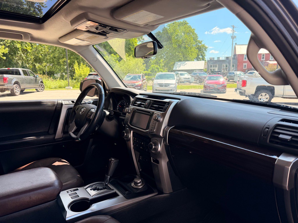 2016 Toyota 4Runner Image 16