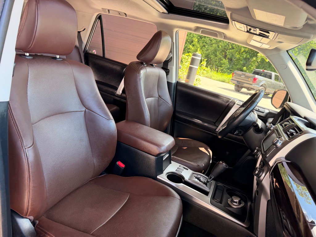 2016 Toyota 4Runner Image 17