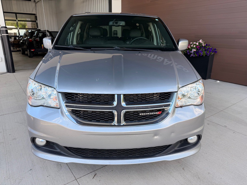 2016 Dodge Grand Caravan Image 2