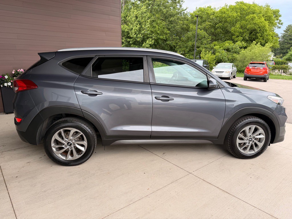 2016 Hyundai Tucson Image 8