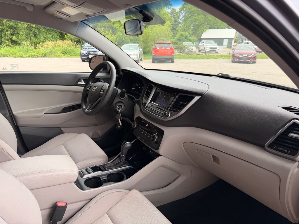 2016 Hyundai Tucson Image 16