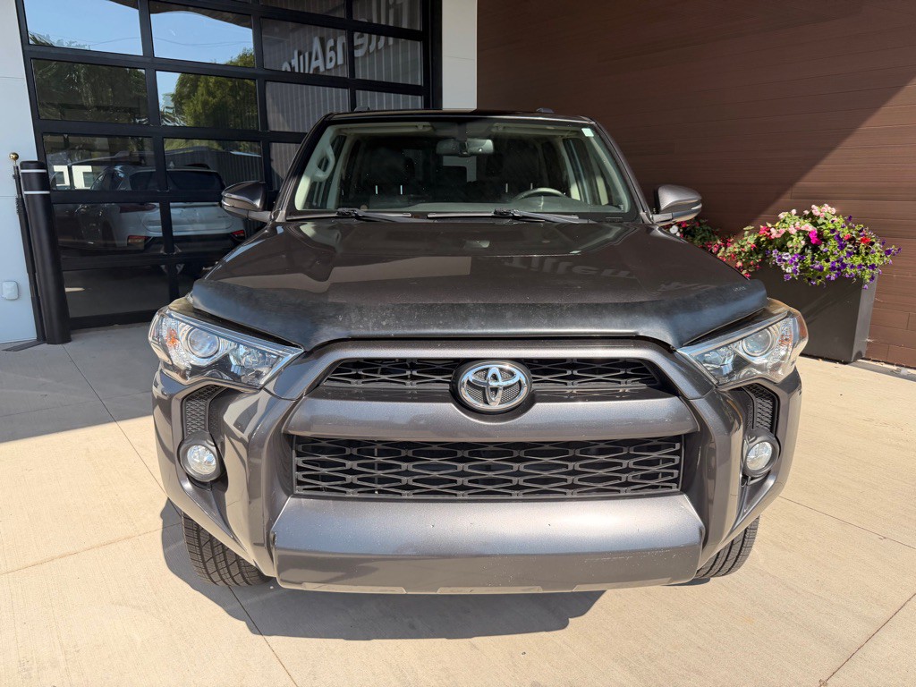 2016 Toyota 4Runner Image 2