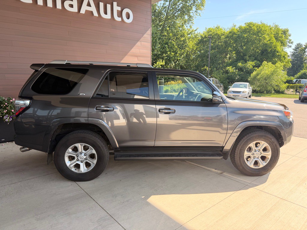 2016 Toyota 4Runner Image 8