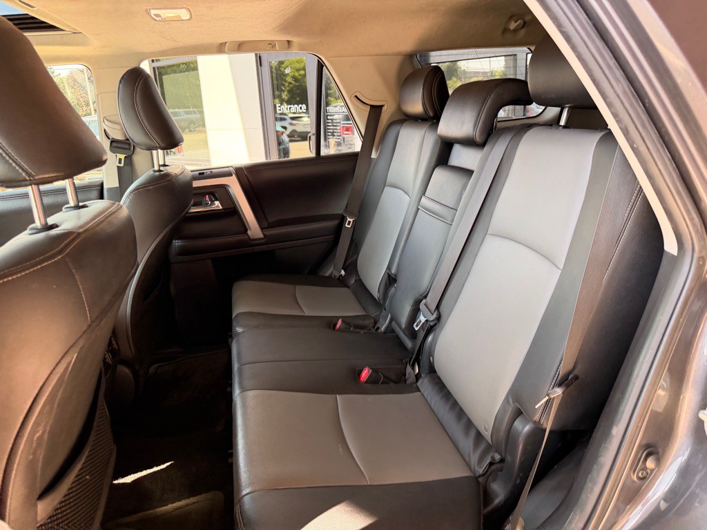 2016 Toyota 4Runner Image 12
