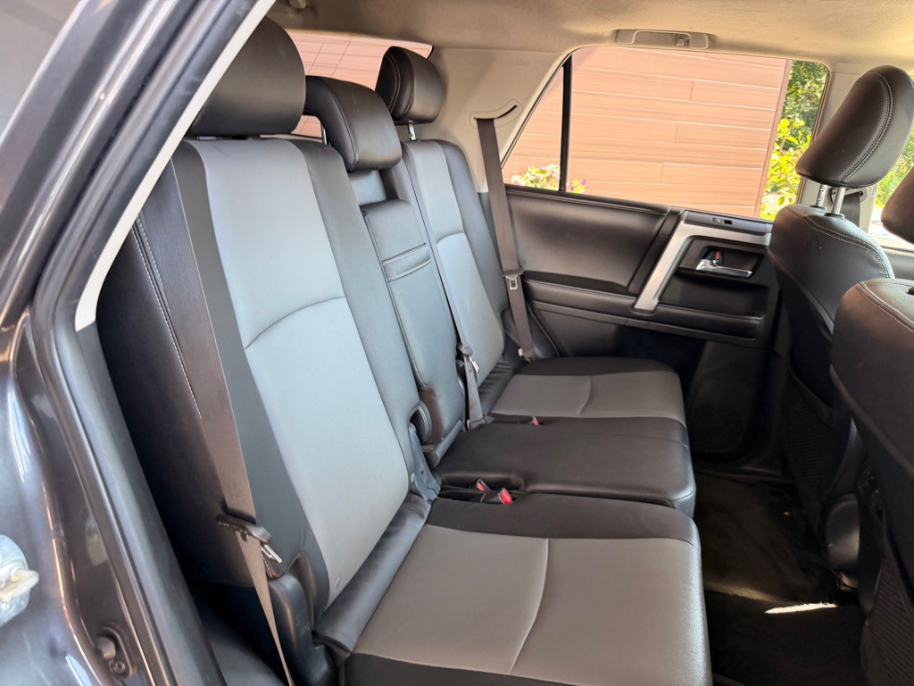 2016 Toyota 4Runner Image 16