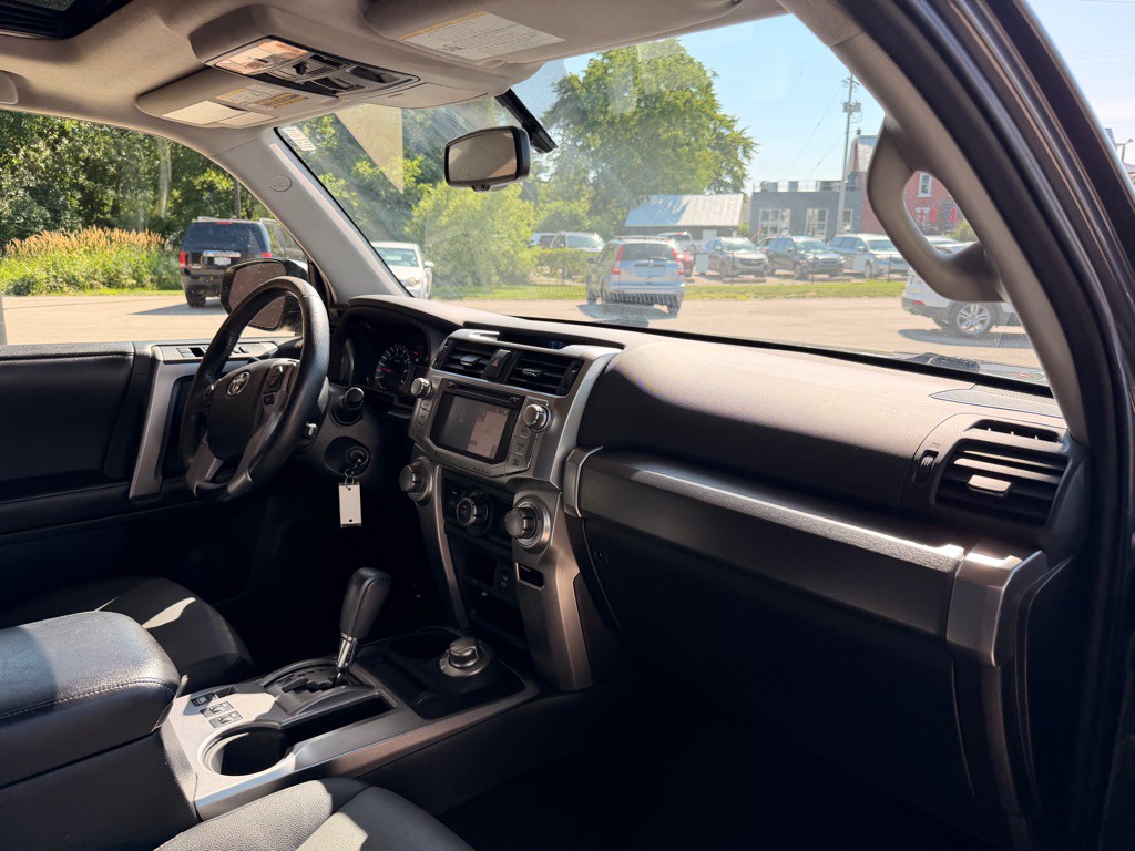 2016 Toyota 4Runner Image 18